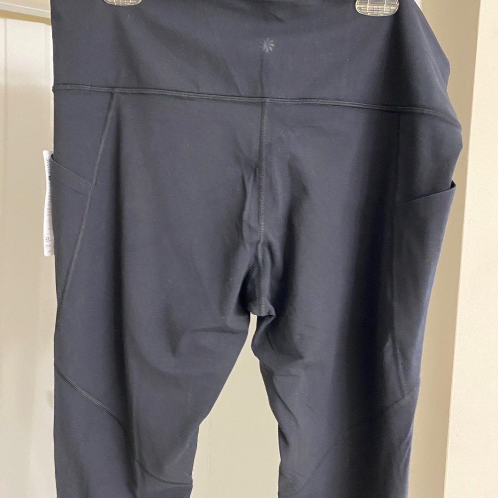 Athleta Salutation Stash Pocket Capri Tights